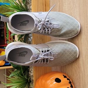 Nike women's Juvenate (never worn)